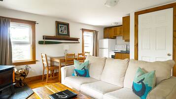 Classic Cottage | Individually decorated, individually furnished, soundproofing