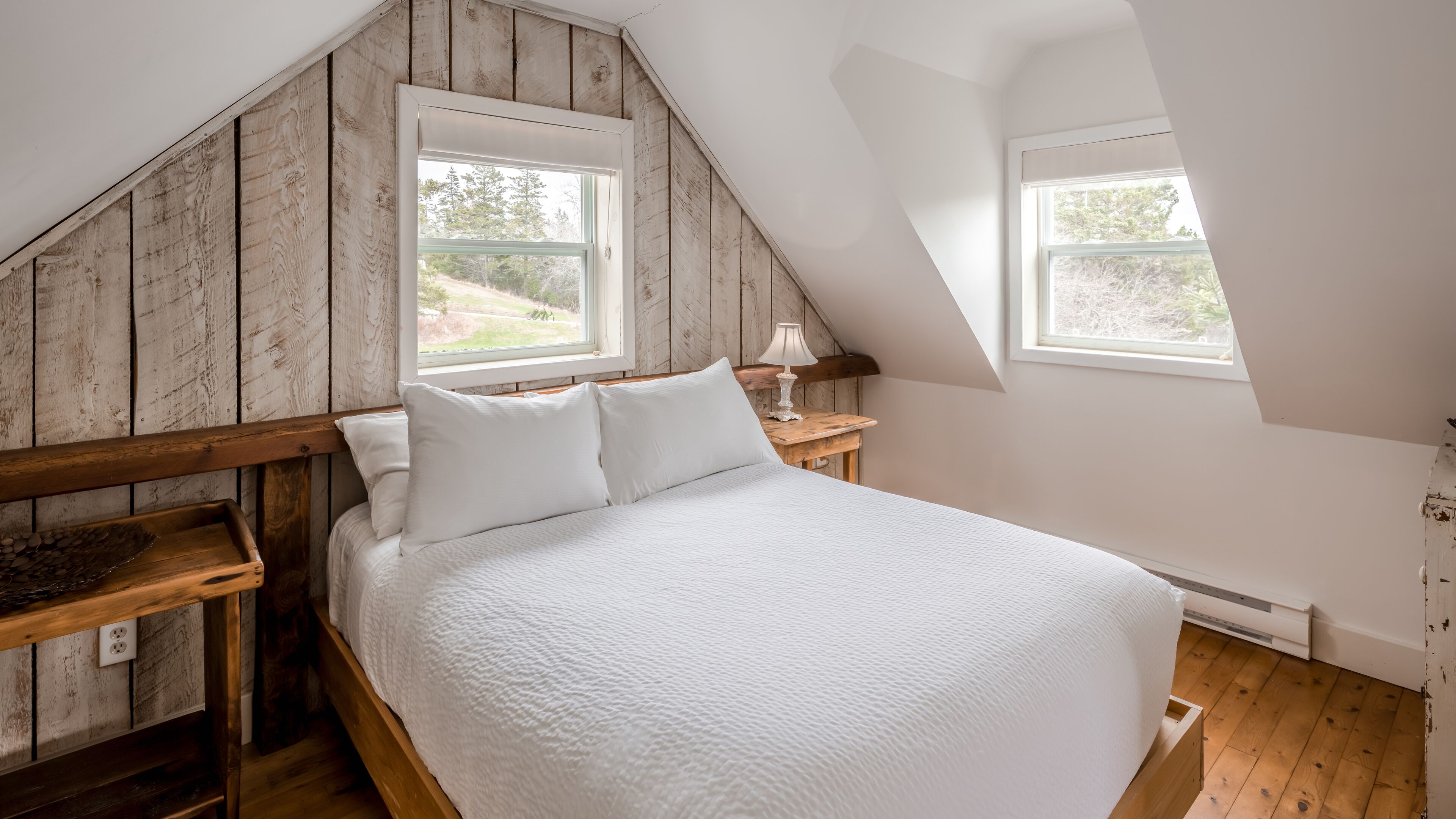 classic cottage | individually decorated, individually furnished, soundproofing