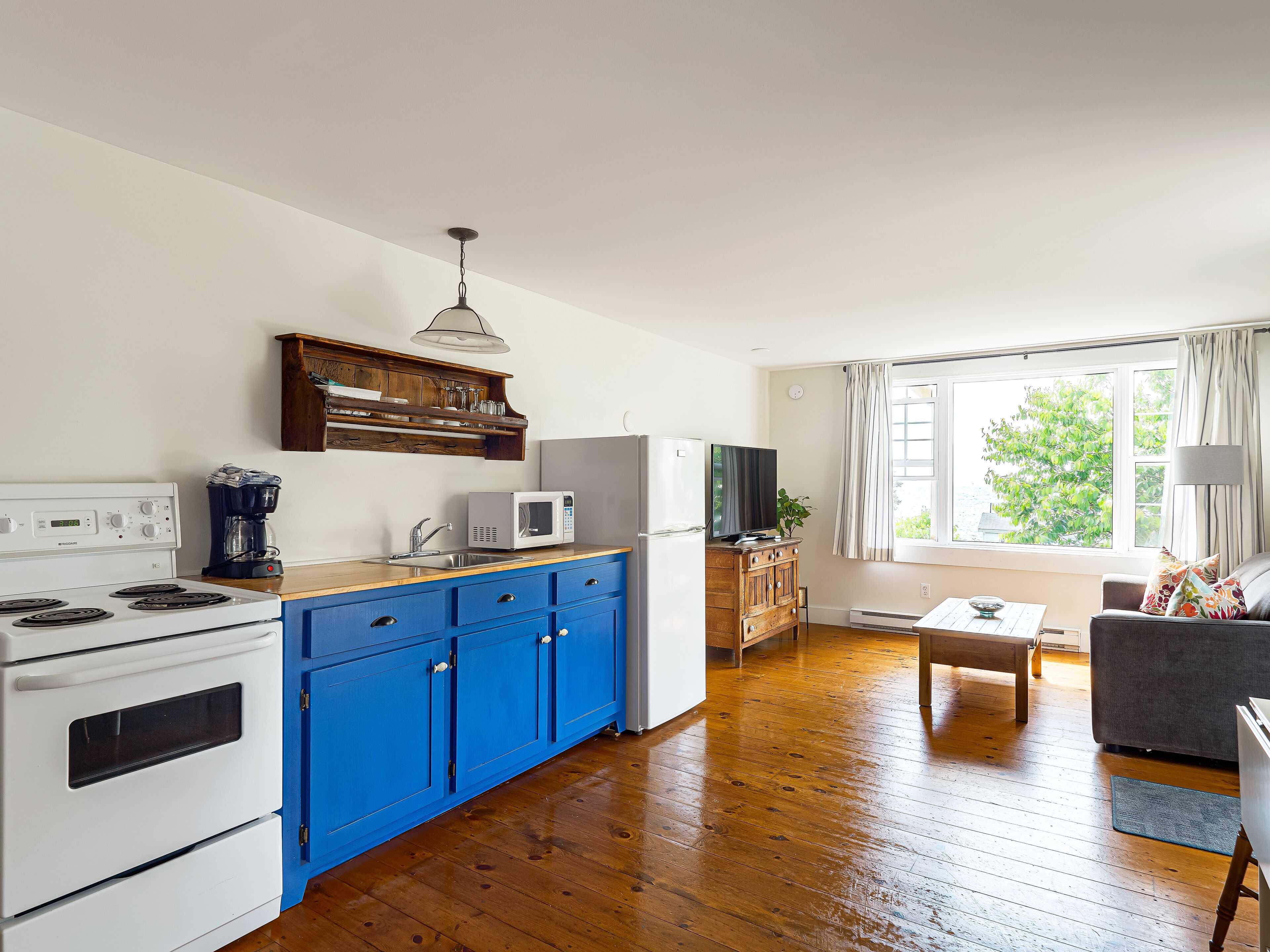 comfort suite | individually decorated, individually furnished, soundproofing