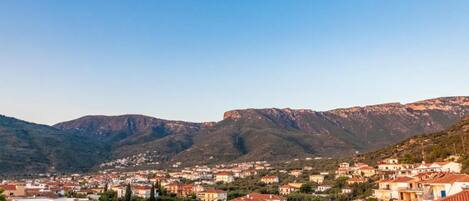 A town with buildings and mountains in the background.