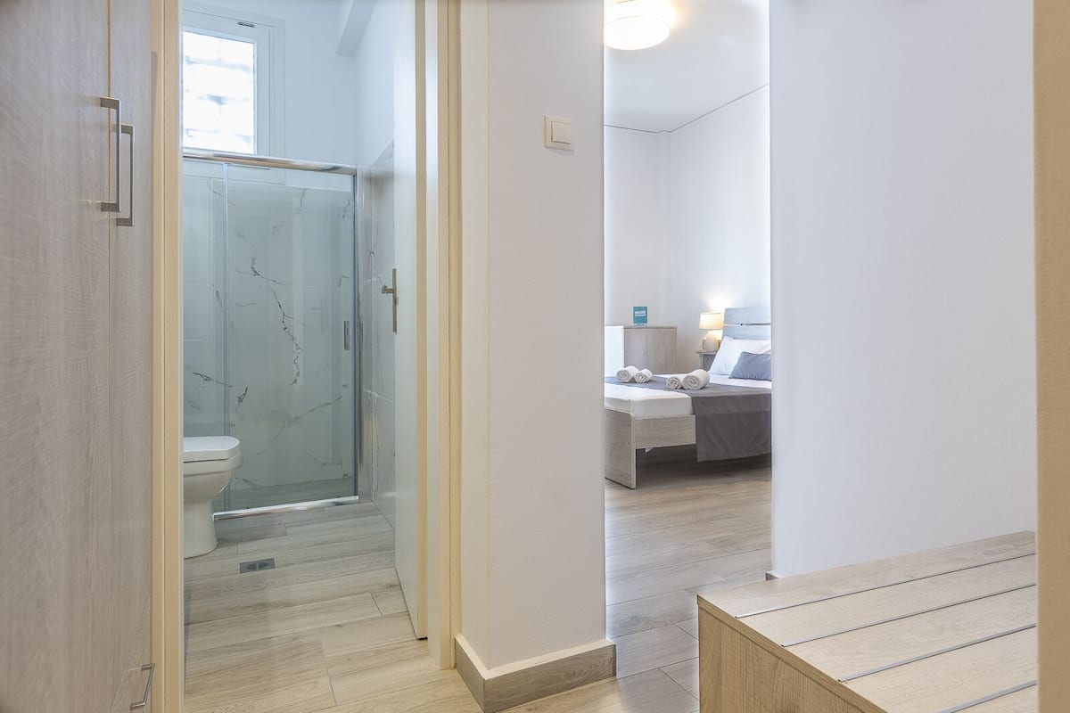 standard triple room | 1 bedroom, minibar, desk, laptop workspace