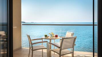 V Level Suite for 2+1 Spectacular Seaview | Minibar, Zimmersafe, Schreibtisch, kostenloses WLAN