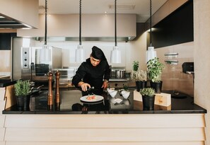 3 restaurantes, café da manhã, culinária mediterrânea