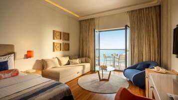 V Level Suite for 2+1 Spectacular Seaview | Minibar, una cassaforte in camera, una scrivania, Wi-Fi gratuito