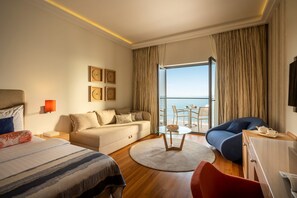 V Level Suite for 2+1 Spectacular Seaview | Minibar, värdeförvaringsskåp på rummet, skrivbord och gratis wi-fi