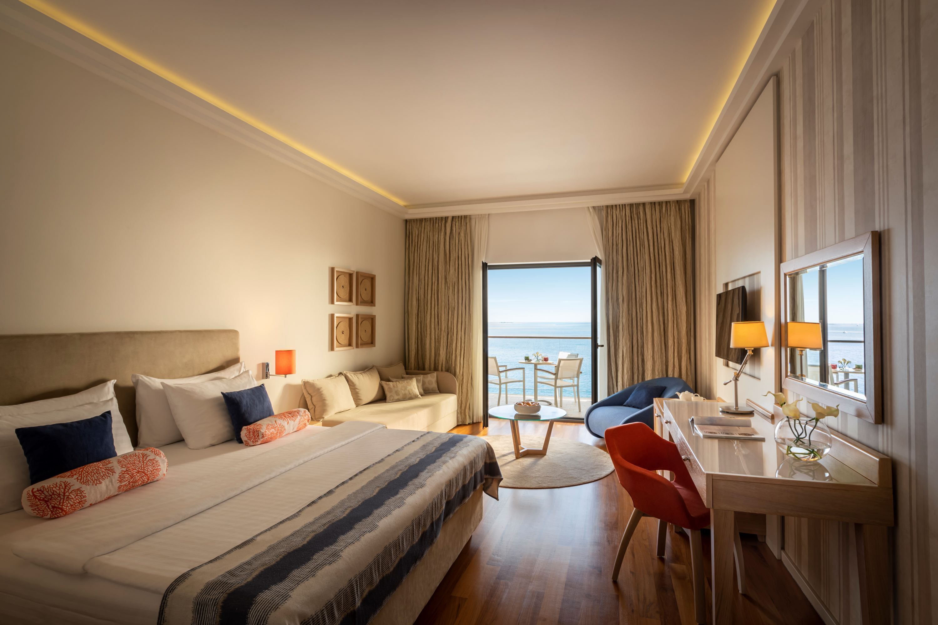 Premium-Suite, Balkon, Meerblick (Luxury) | Minibar, Zimmersafe, Schreibtisch, kostenloses WLAN
