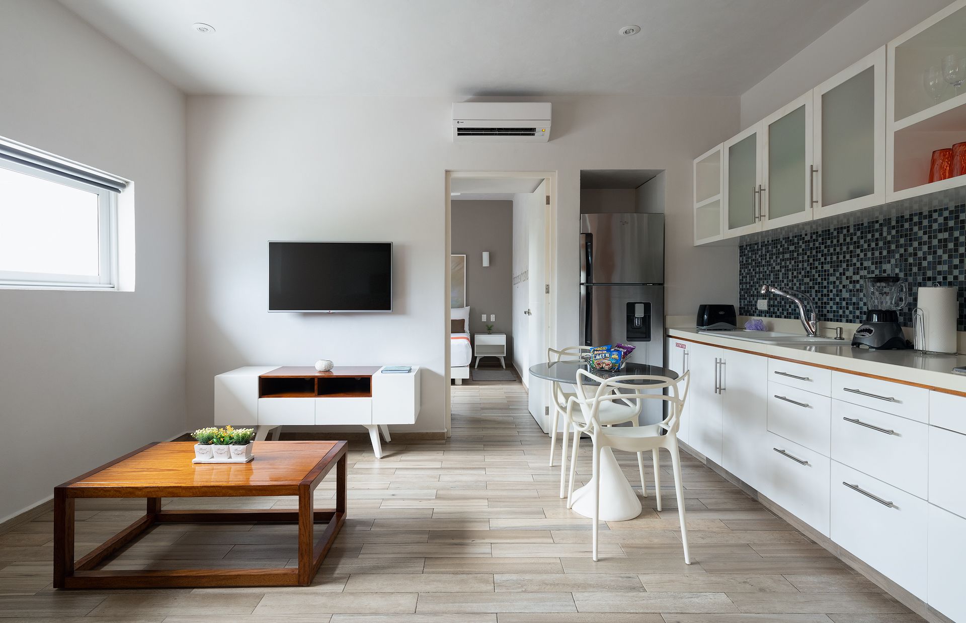 Suite, 1 Bedroom | Living area | 40-inch Smart TV with cable channels