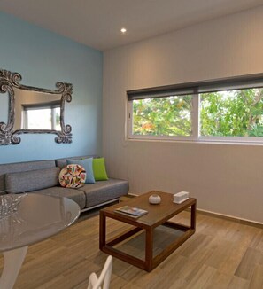 40-inch Smart TV with cable channels - Azura Tulum (Tulum)