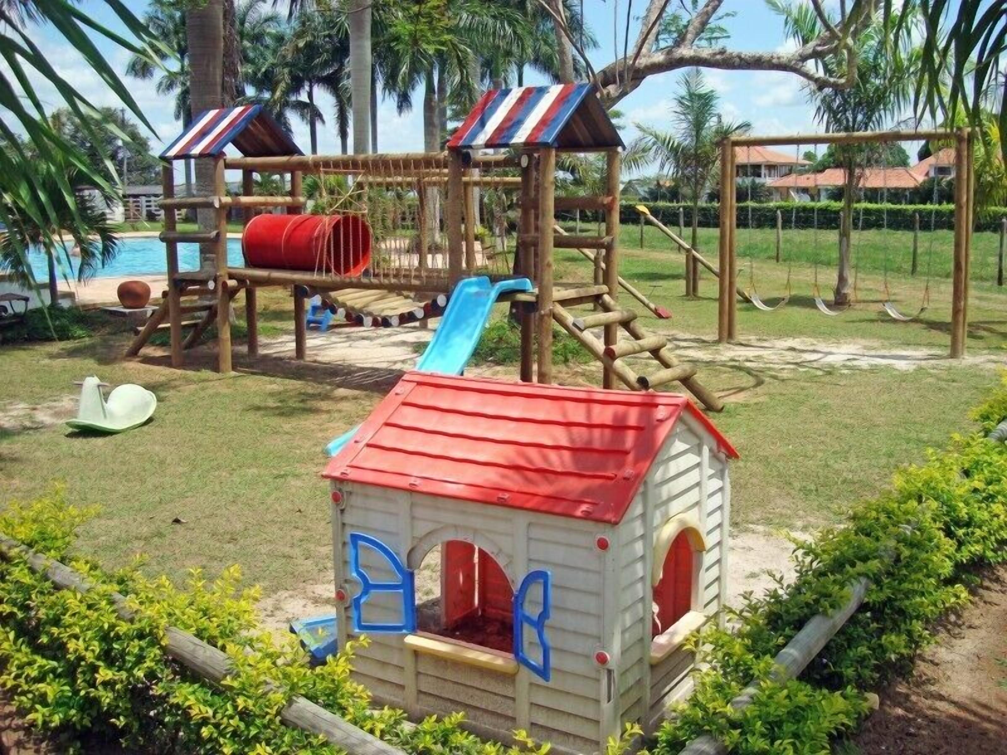 Children’s play area – outdoor