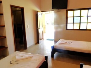 Triple Room | Bed sheets - Hotel Campestre Los Chiguiros (Villavicencio)