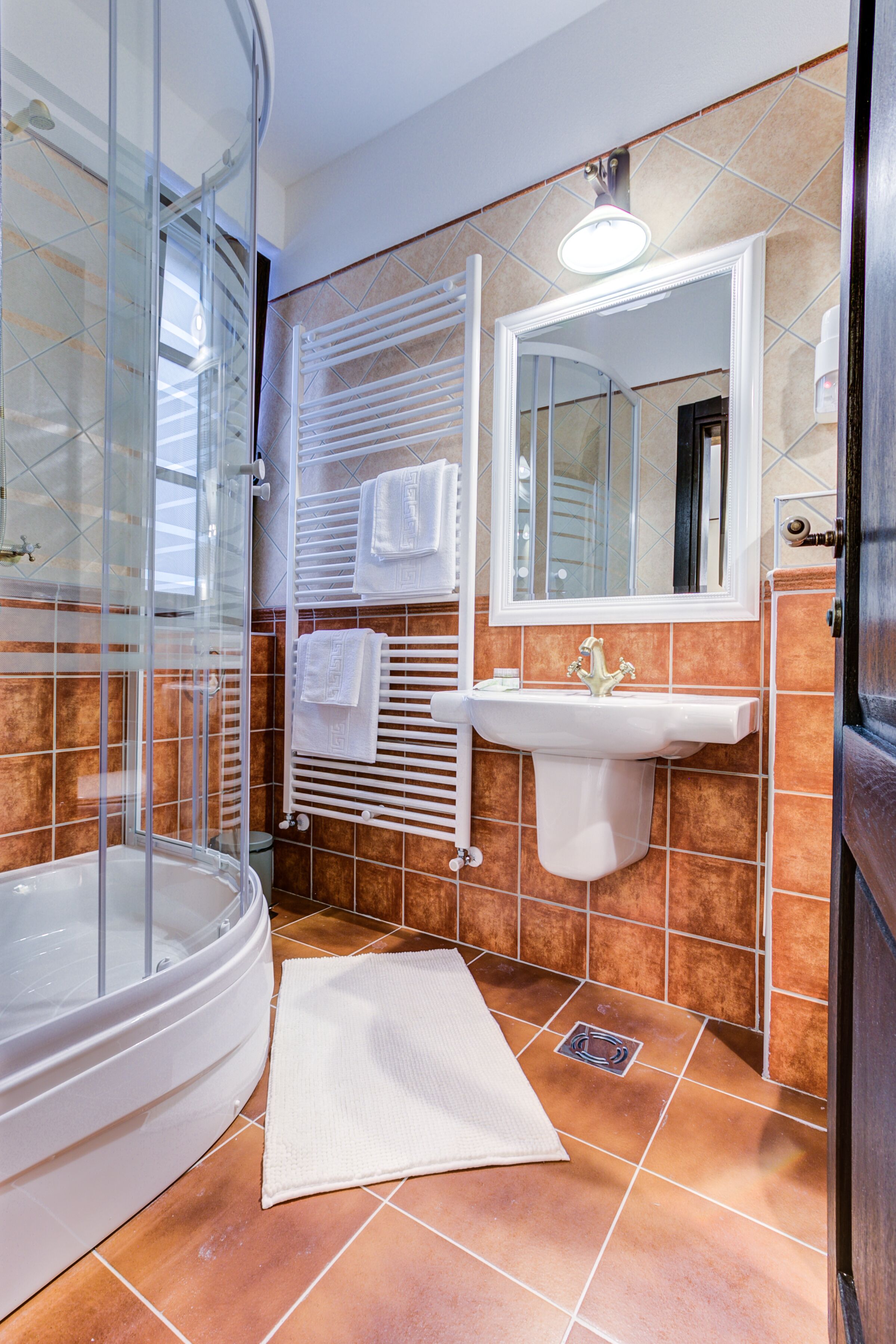 executive room, balcony | bathroom | free toiletries, hair dryer, bathrobes, slippers