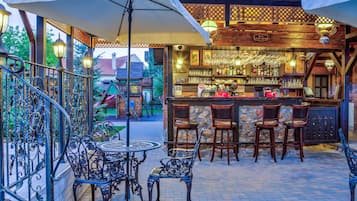 Bar en bord de piscine