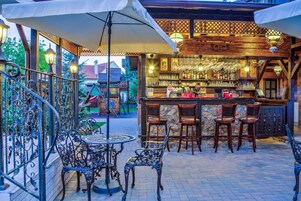 Bar junto a la piscina