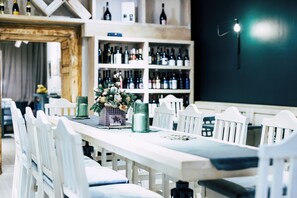 Bar (on property) - Residence Central Annapolis (Brasov)
