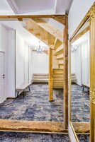 Deluxe Double or Twin Room (Black Church view) | 起居区 | 32-英寸纯平电视 （配备有线频道）、电视