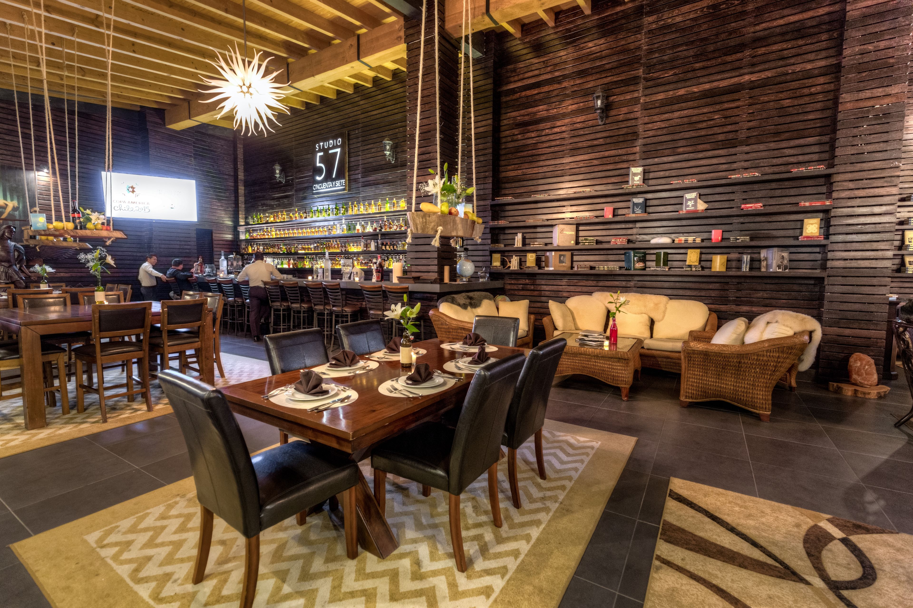 2 restaurants, breakfast served