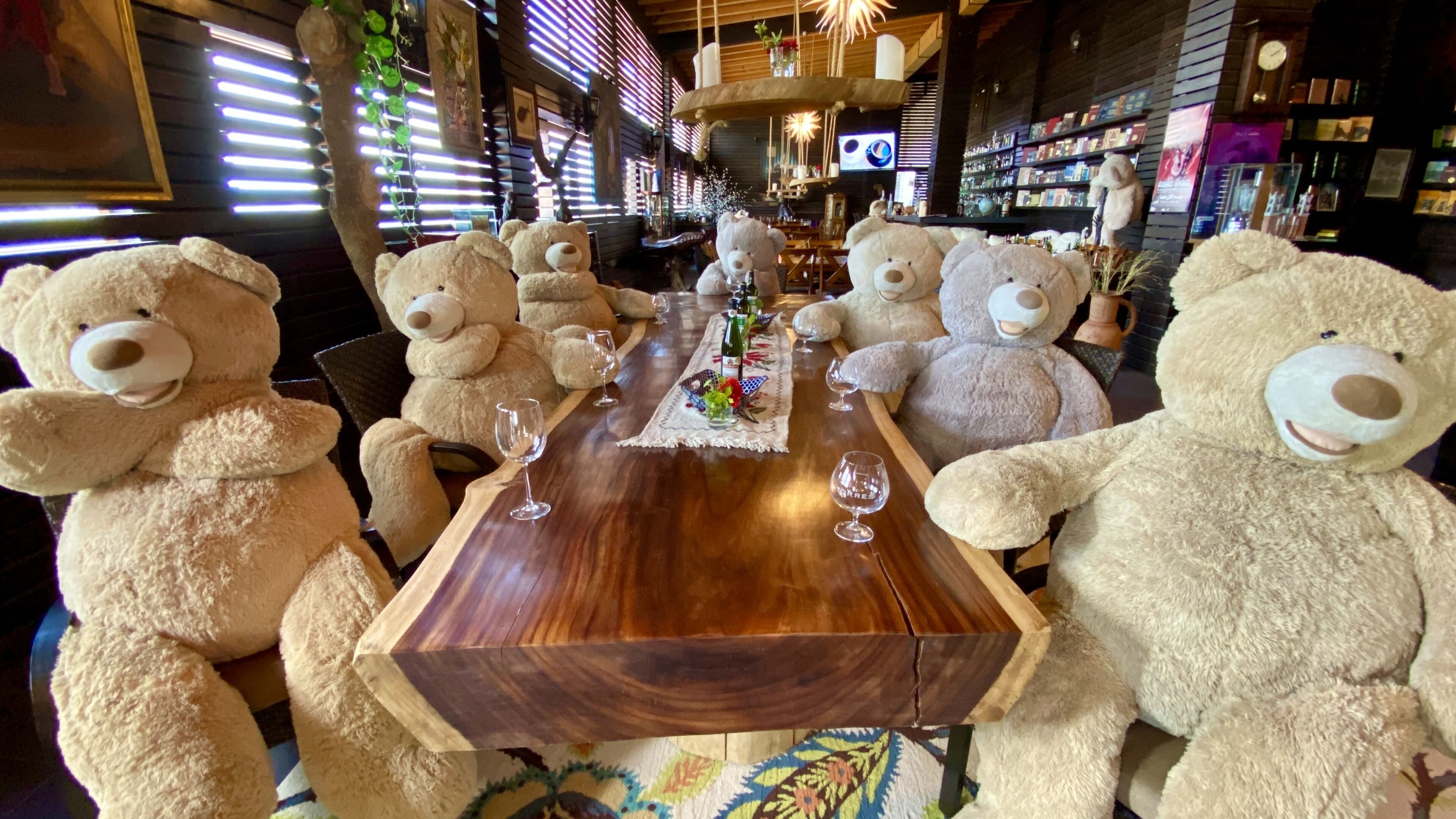 2 restaurants, breakfast served