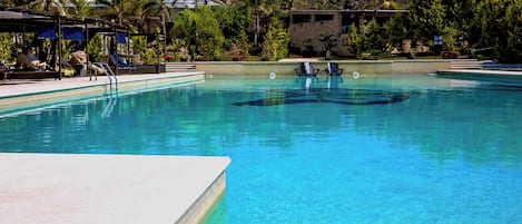 Outdoor pool, open 10:00 AM to 7:00 PM, sun loungers