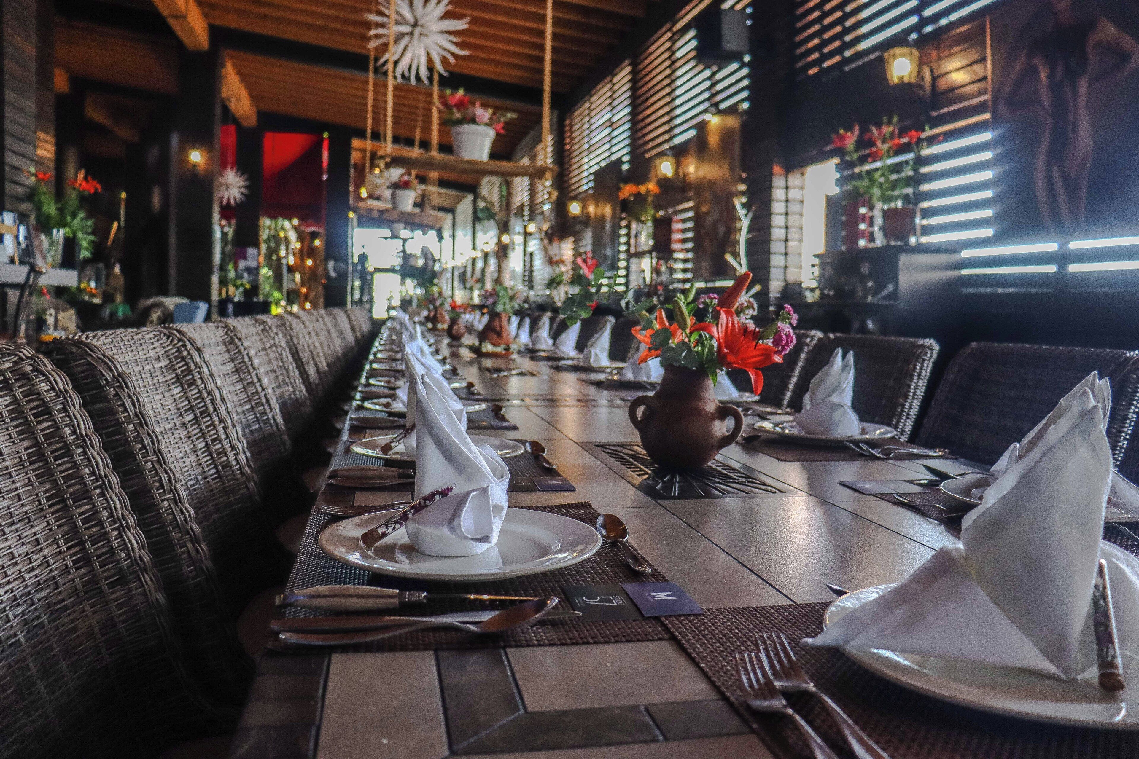 2 restaurantes; se sirven desayunos, comidas y cenas