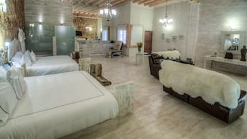 Suite Bugambilia, 2 King Size Beds | 1 camera, minibar con snack e bevande gratuite, ferro/asse da stiro