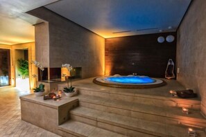 Indoor spa tub - Hotel Roman By Dumbrava Business Resort (Roman)