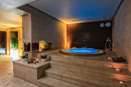 Bañera de hidromasaje interior