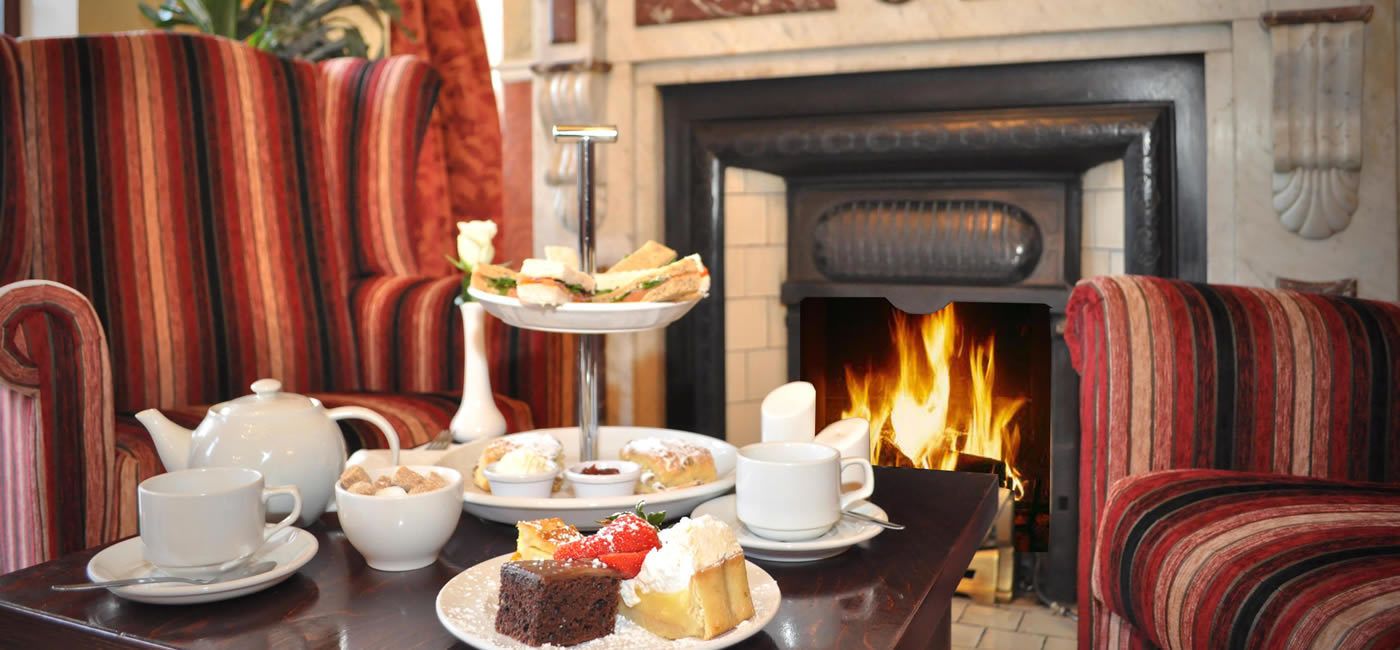 breakfast, lunch, dinner served; international cuisine