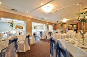 Indoor wedding - Maples House Hotel (Dublin)