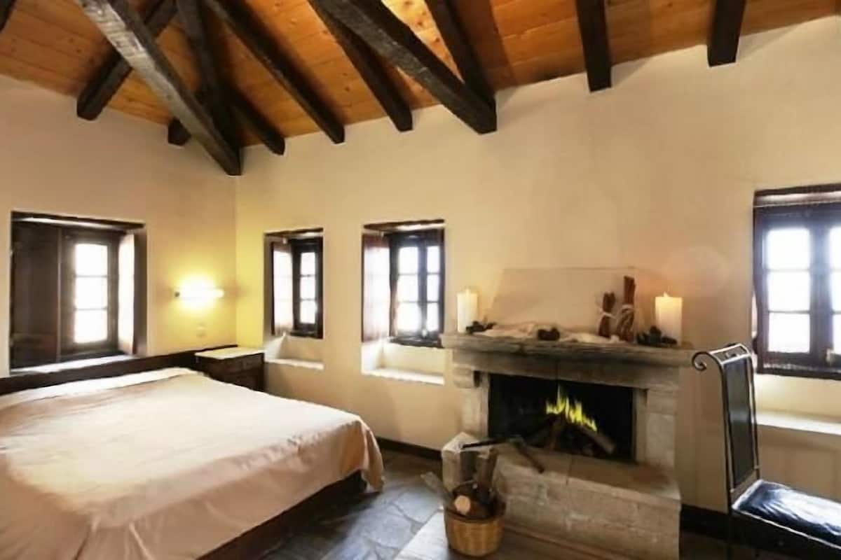 superior quadruple room, terrace, view (castle) | in-room safe, iron/ironing board, free cots/infant beds, free wifi