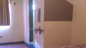 Habitación individual | Área de sala de estar | Televisión