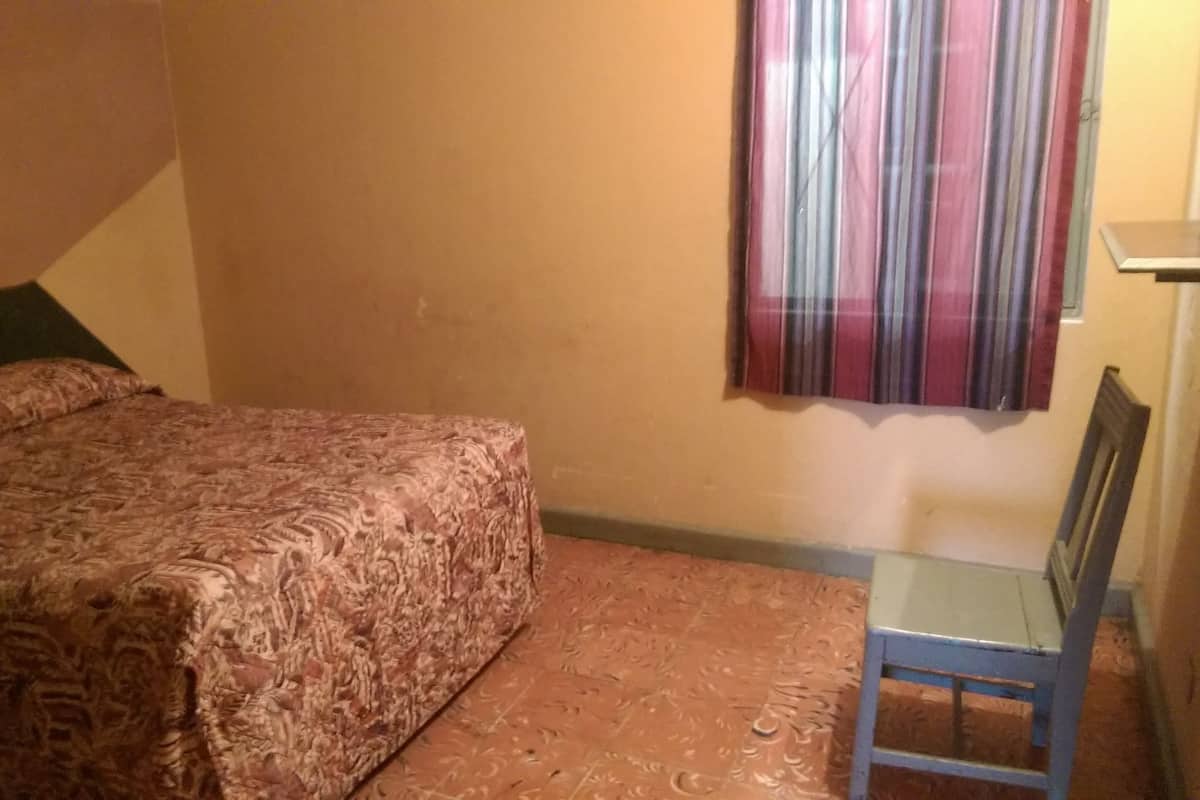Chambre simple | Bureau, accĂšs au Wi-Fi (inclus), literie fournie