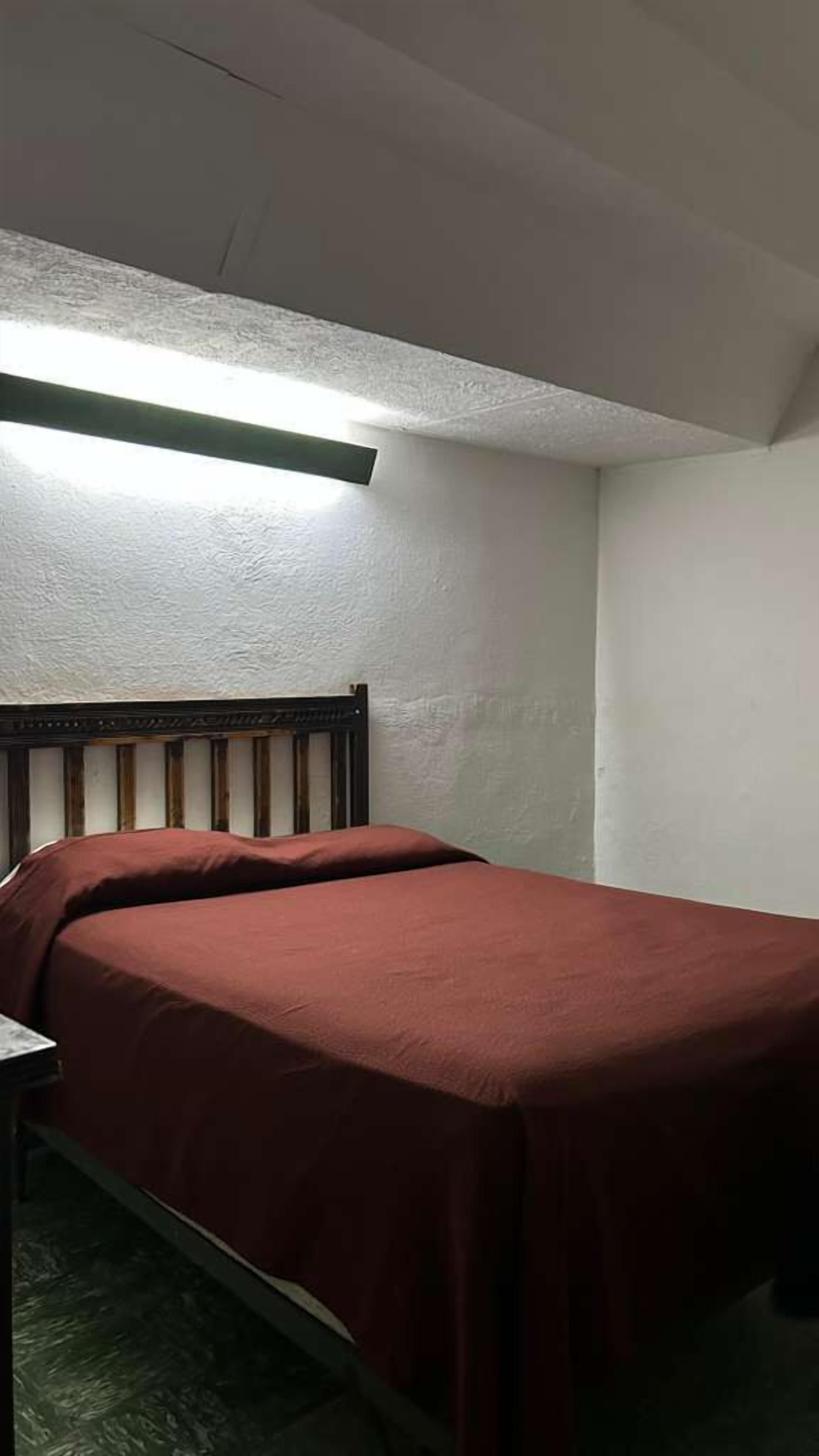Single Room | Desk, free WiFi, bed sheets