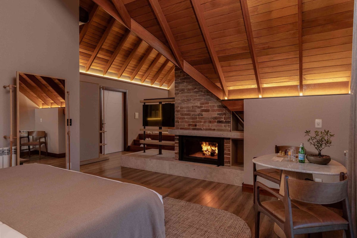 Romantic Suite, 1 King Bed | 1 bedroom, premium bedding, minibar, in-room safe