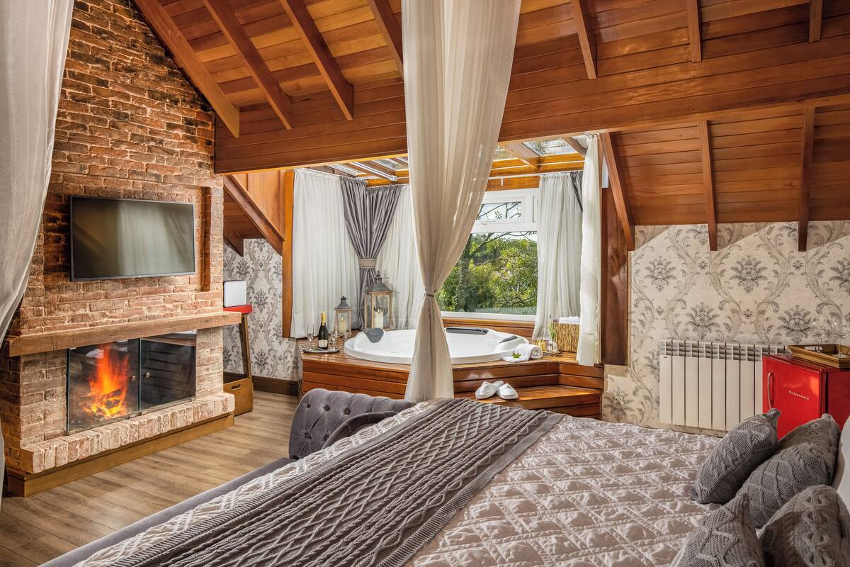 panoramic suite, 1 king bed | 1 bedroom, premium bedding, minibar, in-room safe