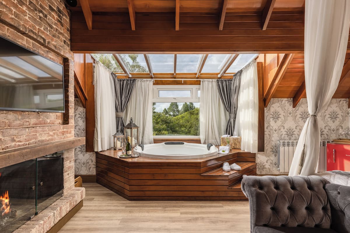 panoramic suite, 1 king bed | garden view