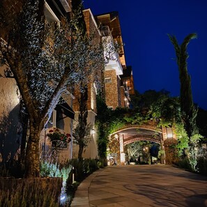 Front of property - evening/night - Hotel Valle D'incanto (Gramado)