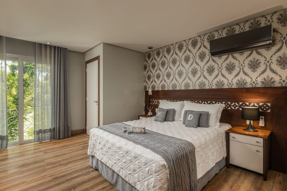 Doppia Deluxe, 1 letto queen | 1 camera, biancheria da letto di alta qualità, minibar