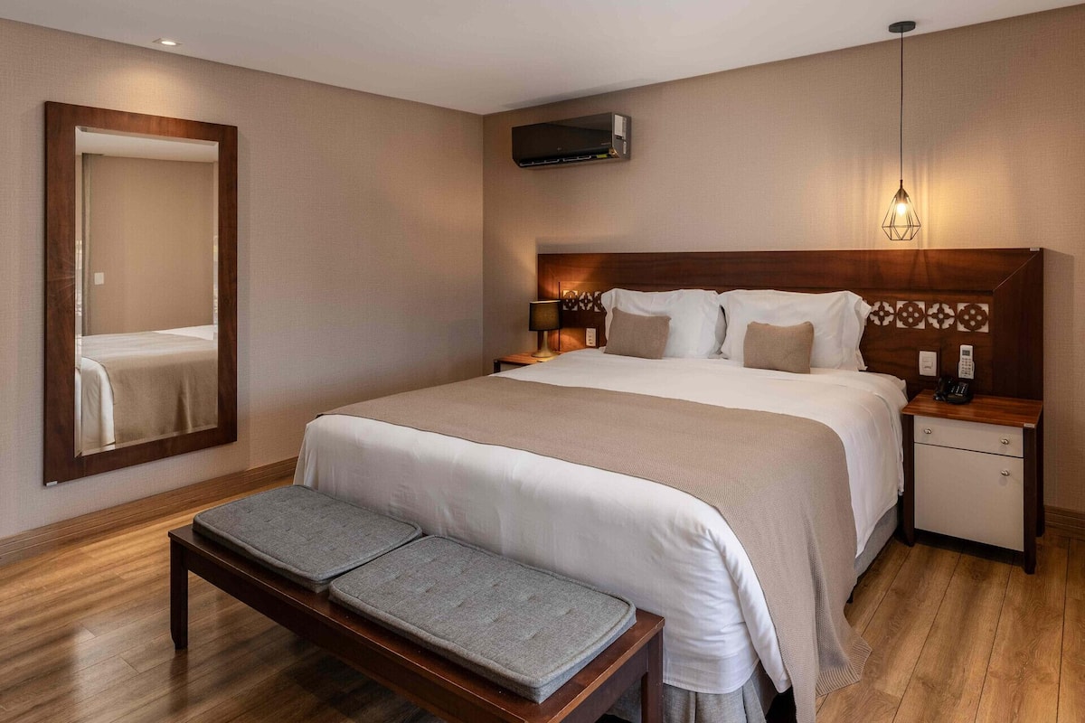 1 bedroom, premium bedding, minibar, in-room safe