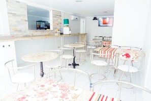 Free daily buffet breakfast - Pousada Boi Bumbá Tambaú (João Pessoa)