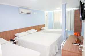 Quadruple Room (Suite) | Minibar, desk, laptop workspace, free WiFi - Pousada Boi Bumbá Tambaú (João Pessoa)