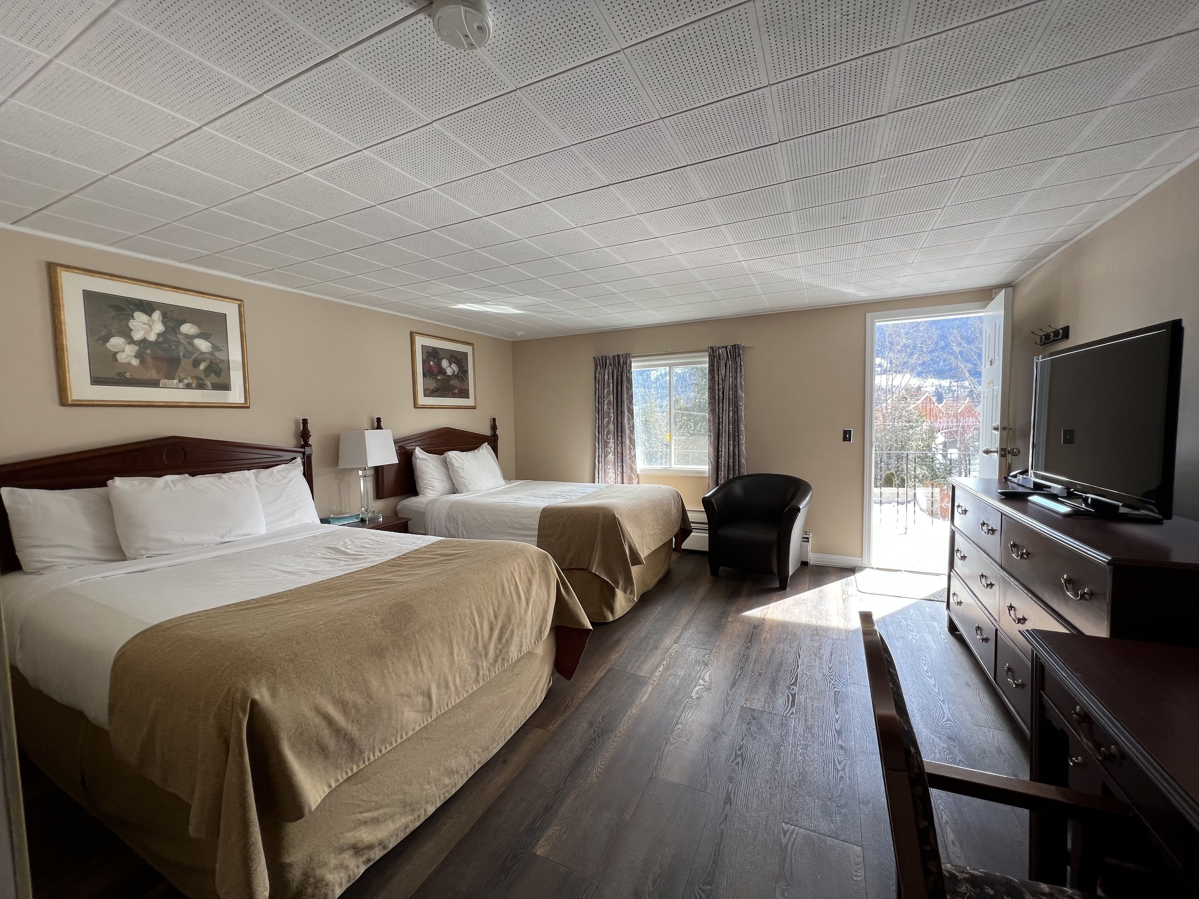 Double Room, 2 Double Beds | Desk, free WiFi, bed sheets