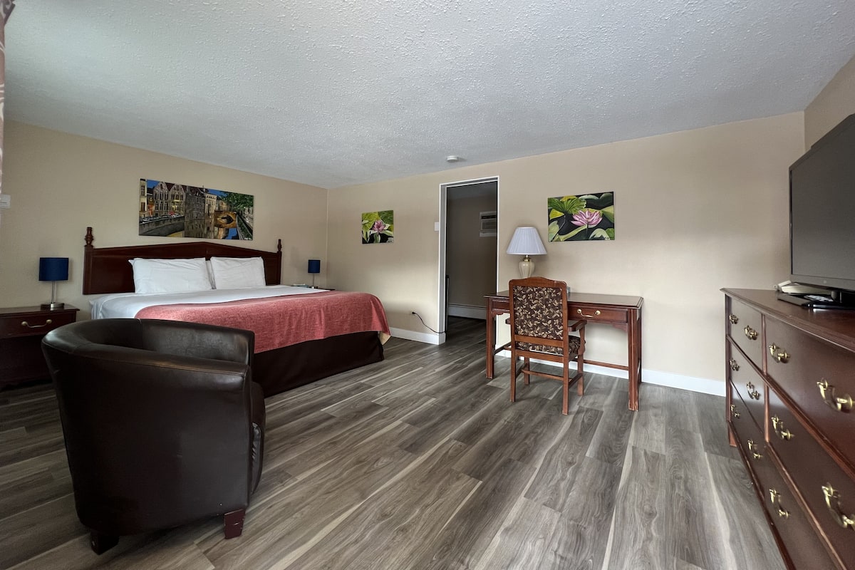 Standard Room, 1 Katil Raja (King) | 2 bilik tidur, meja, Wi-fi percuma, cadar katil