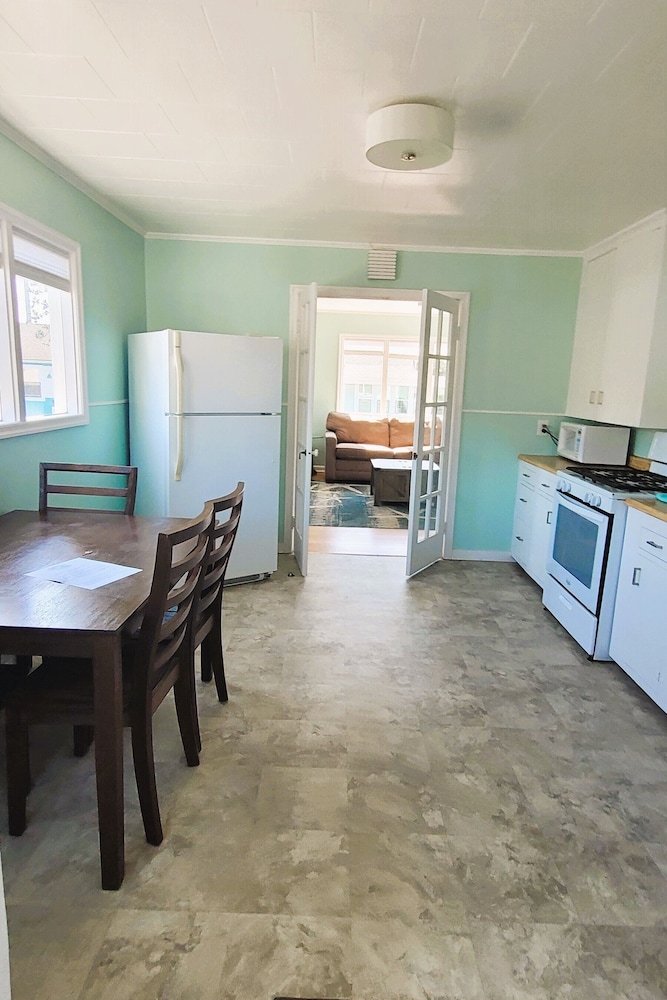 Beachside Inn by null