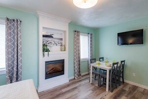 Comfort Studio Suite, 2 Queen Beds, Non Smoking, Kitchenette | Premium bedding, free WiFi, bed sheets