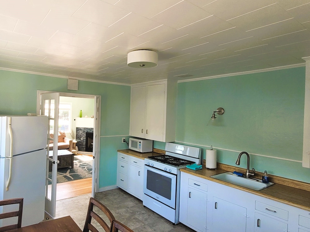 Beachside Inn by null