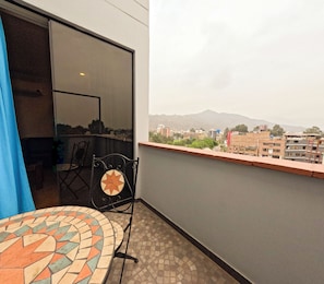 Superior Suite | Blackout curtains, iron/ironing board, free WiFi, bed sheets - Hotel Esencia Suites (Lima)