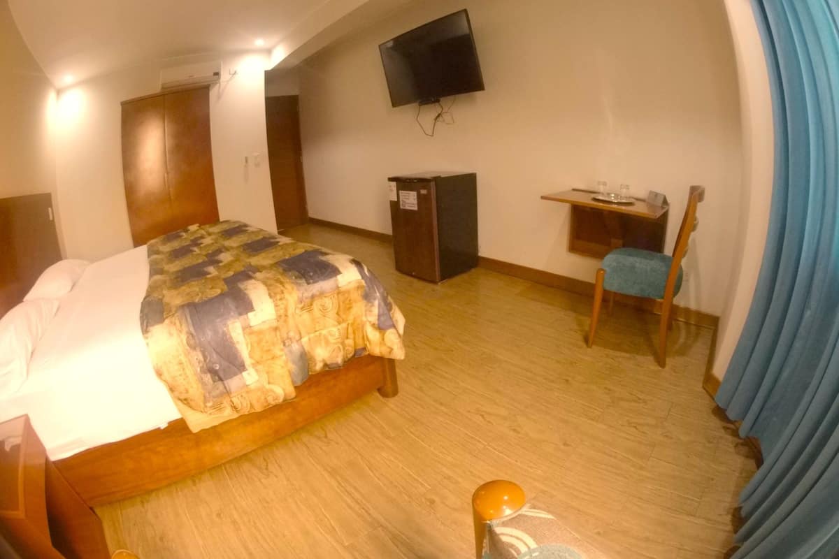 Chambre Exécutive, 1 trÚs grand lit | Vue de la chambre