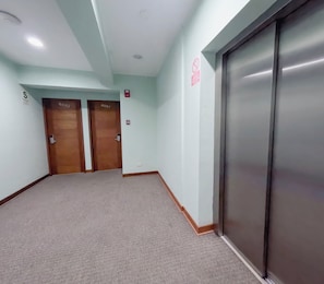 Blackout curtains, iron/ironing board, free WiFi, bed sheets - Hotel Esencia Suites (Lima)