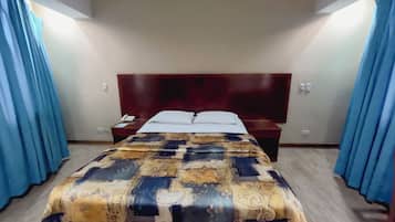 Cortinas blackout, tabla de planchar con plancha y wifi gratis