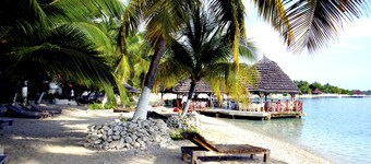 Ouanga Bay Beach Hotel